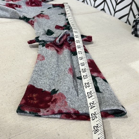 Cold shoulder Bell Sleeve Gray Rose Long Sleeve Top, Size Small - Picture 15 of 16
